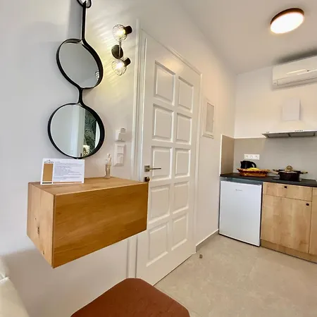 Апартаменты Alykes & *